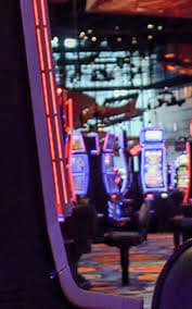 Live Roulette ဂိမ်းတွင် Wheel လည်နေသောမြင်ကွင်း